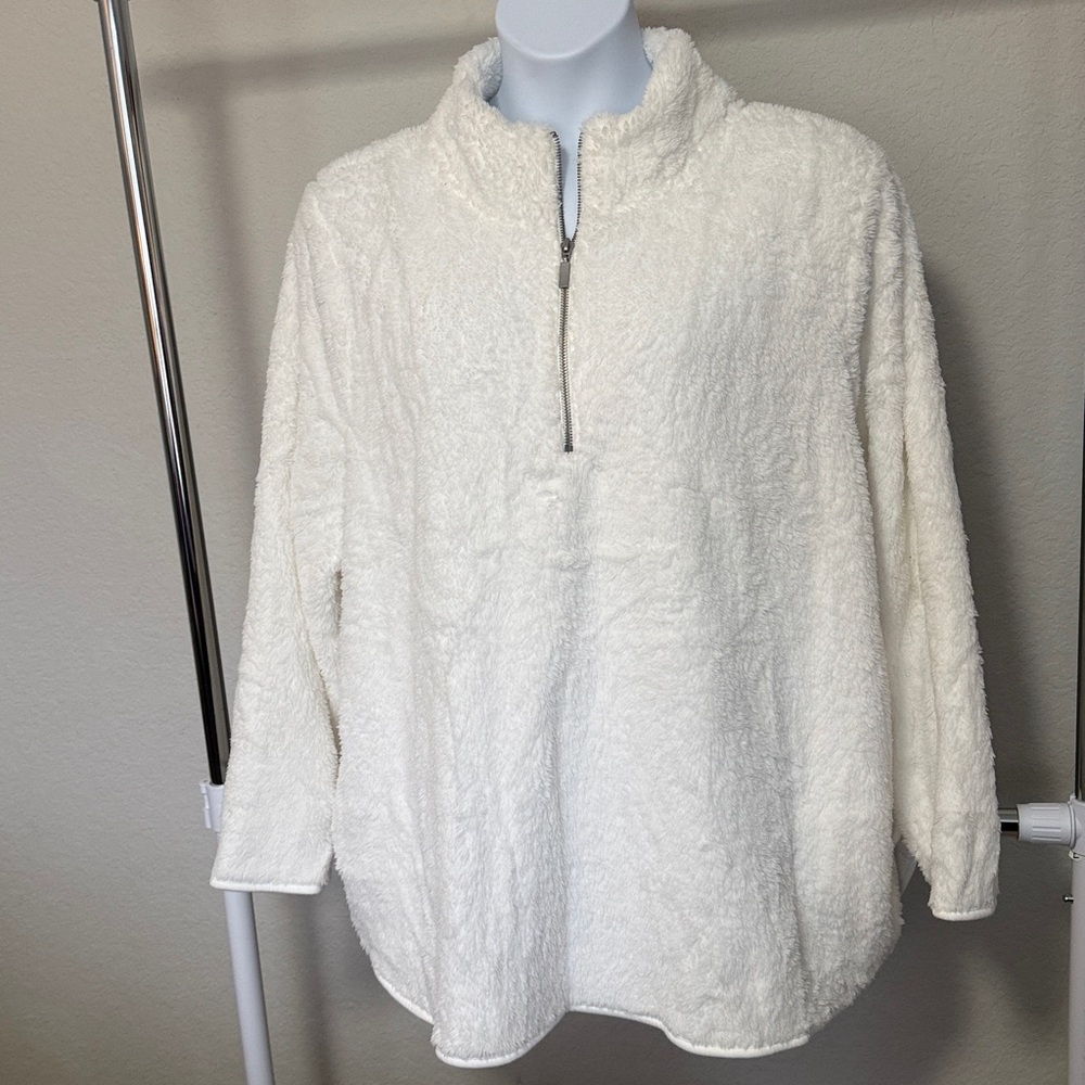 SUPER SOFT Fluffy White Faux Fur 3/4 Zip Pullover. Plus Size 26/28.